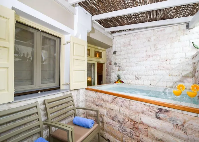 Spacious Santorini 2 Bedrooms Filos Private Jacuzzi Villa Fíra