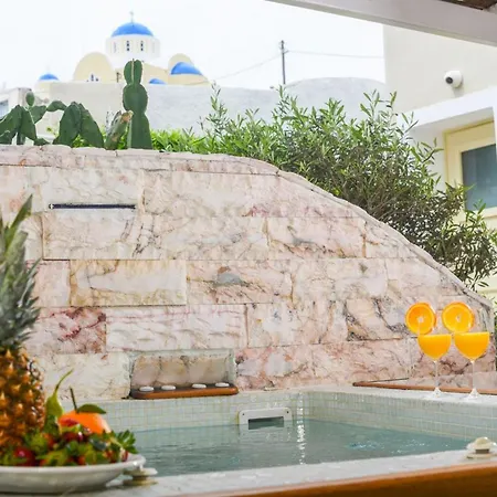 Spacious Santorini 2 Bedrooms Filos Private Jacuzzi Close To Amenities סנטוריני