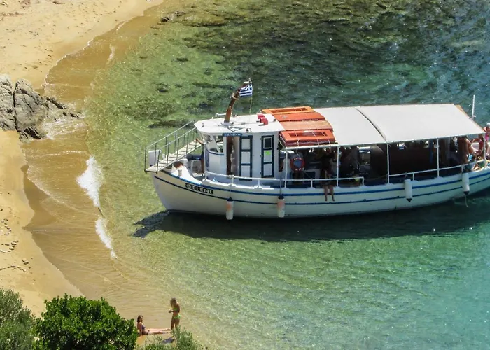 Spacious Santorini 2 Bedrooms Filos Private Jacuzzi Вилла Тира