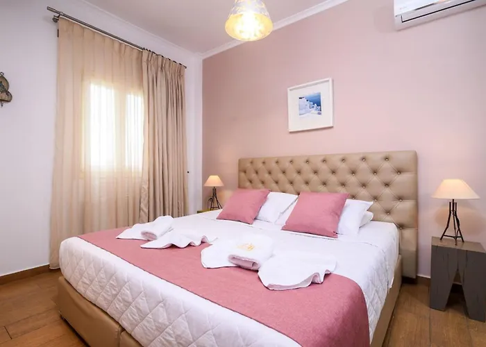 Spacious Santorini 2 Bedrooms Filos Private Jacuzzi Вилла *