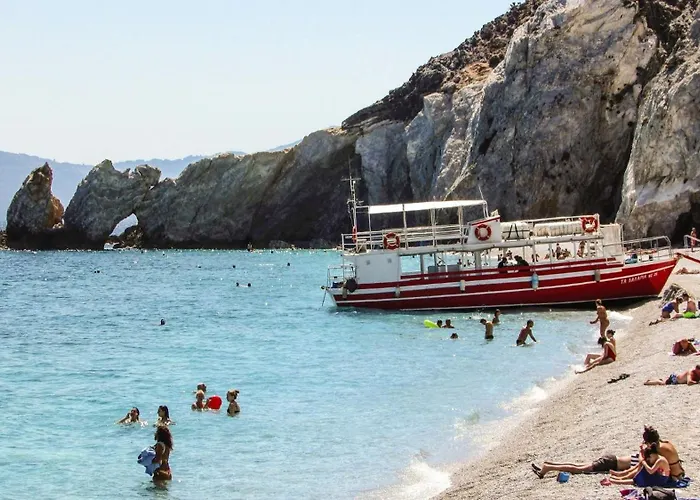 Spacious Santorini 2 Bedrooms Filos Private Jacuzzi Вилла *