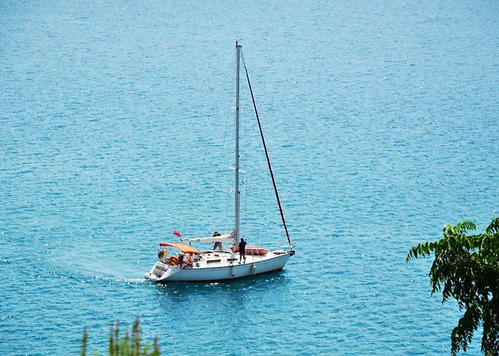 Spacious Santorini 2 Bedrooms Filos Private Jacuzzi Вилла Тира